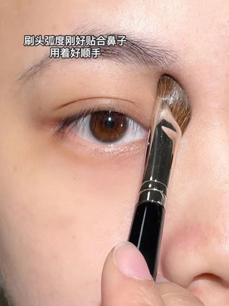 Force your friends to buy one each! Sickle-shaped nose shadow brush, contour brush 192, eyeliner brush, oblique head, novice