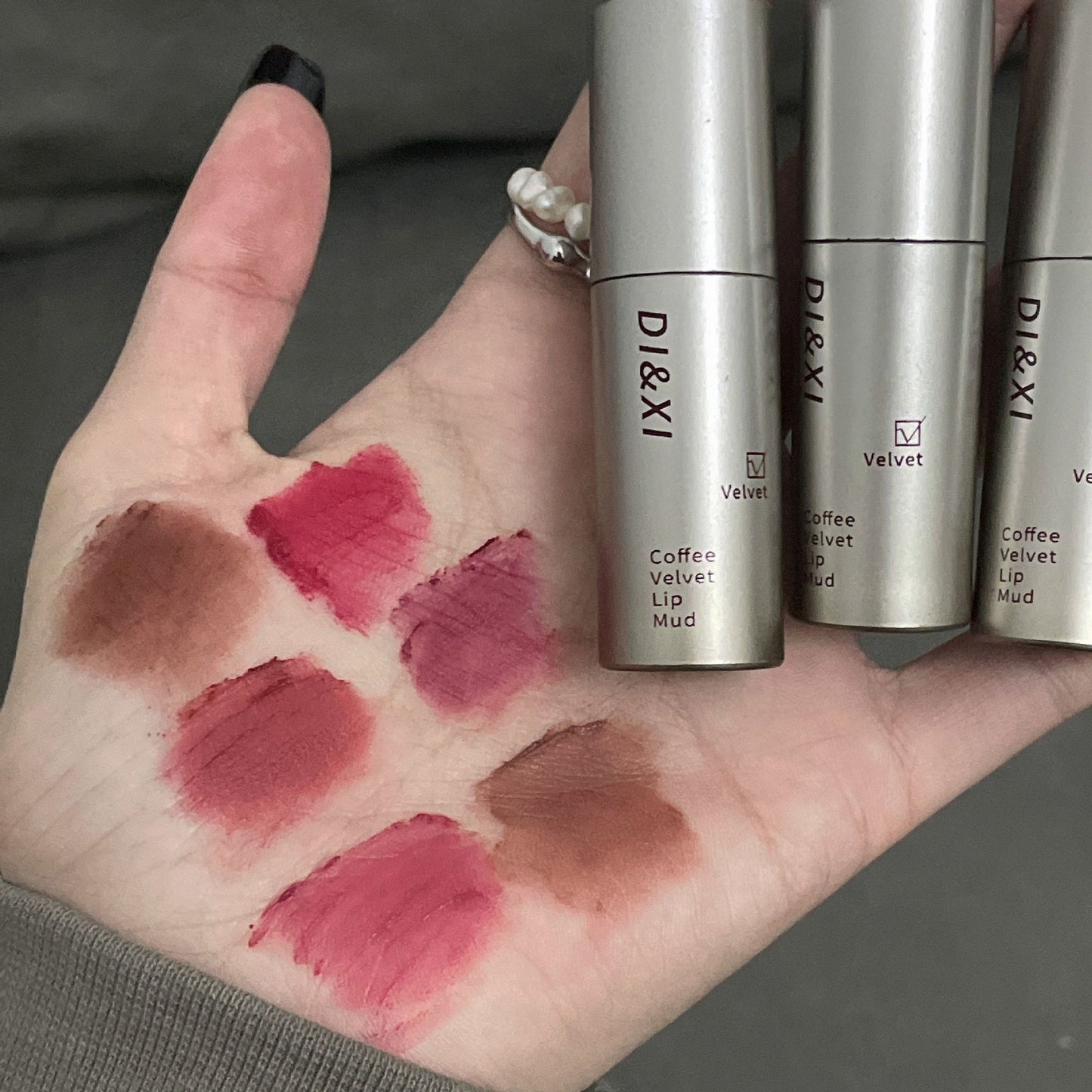 DIXI small silver tube lip glaze velvet matte white lip mud girl natural versatile live broadcast new makeup wholesale